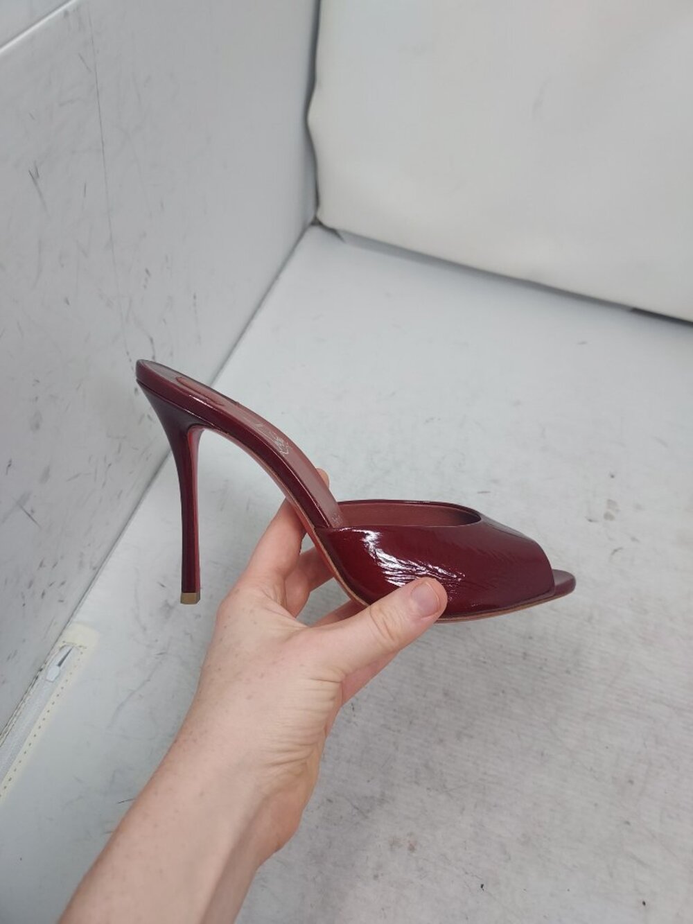 CHRISTIAN LOUBOUTIN Me Dolly Patent Red Burgundy Mule Sandal - Picture 3 of 13